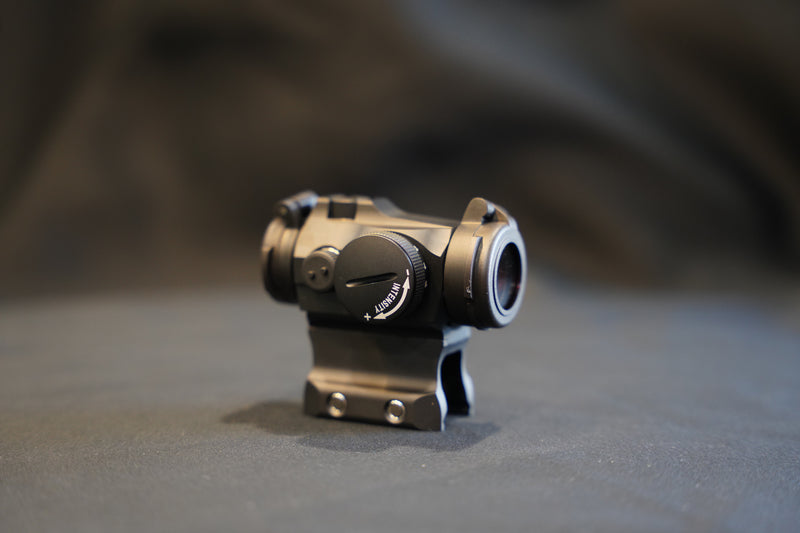 Load image into Gallery viewer, Aimpoint T2 2022 Version Sight with Daniel Defence Mount
